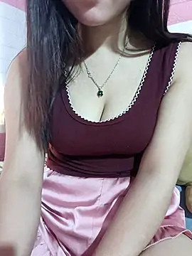 Snapshot of Ngocmai_lazdy chatting on May 4, 2:40 am Ngocmai lazdy online show from May 4, 2:40 am