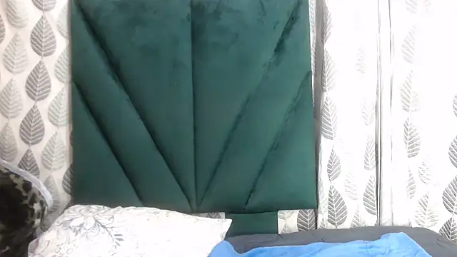 Snapshot of Nellybba chatting on February 19, 6:04 pm Nellybba online show from February 19, 6:04 pm