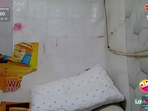 Snapshot of HugeAgatha chatting on May 2, 1:16 pm HugeAgatha online show from May 2, 1:16 pm