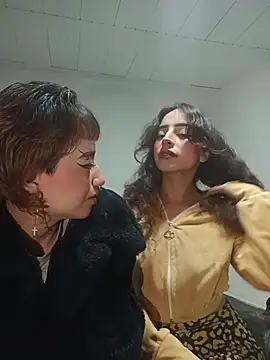 AlexxaAndRileyy online show from April 16, 10:01 pm