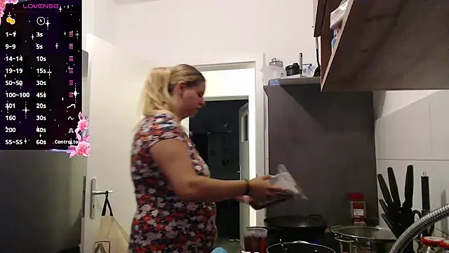 Snapshot of Mia_lou05 chatting on July 13, 8:00 pm Mia lou05 online show from July 13, 8:00 pm
