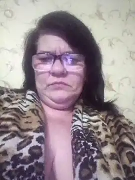 NysiOlsen online show from April 8, 3:56 pm