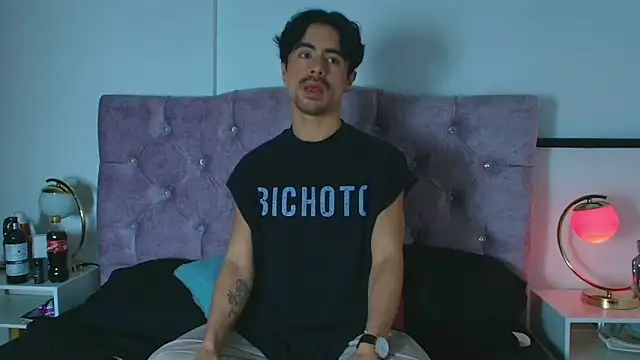 Snapshot of Ethan_Briggs_ chatting on February 18, 3:46 am Ethan Briggs online show from February 18, 3:46 am