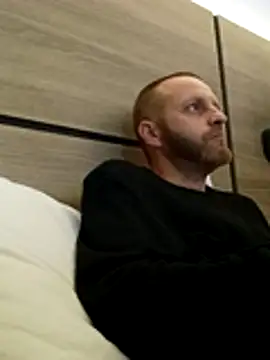 Snapshot of sterng6969 chatting on February 15, 3:03 am sterng6969 online show from February 15, 3:03 am