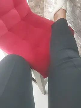 Snapshot of Karine0806 chatting on April 11, 8:13 pm Karine0806 online show from April 11, 8:13 pm