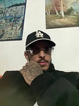 Snapshot of liyamjunior chatting on February 7, 2:37 am liyamjunior online show from February 7, 2:37 am