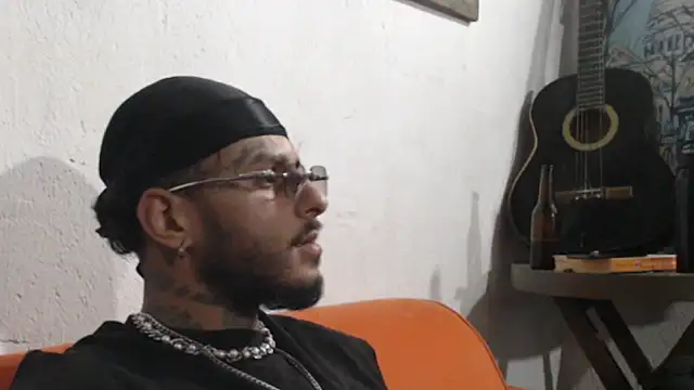 Snapshot of liyamjunior chatting on February 16, 5:58 am liyamjunior online show from February 16, 5:58 am