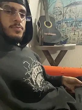 Snapshot of liyamjunior chatting on February 21, 6:14 am liyamjunior online show from February 21, 6:14 am