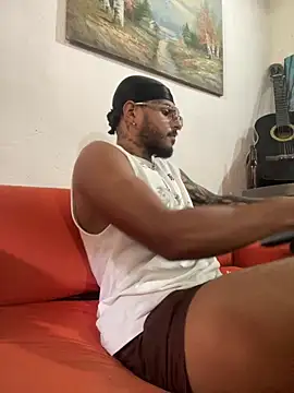 Snapshot of liyamjunior chatting on February 21, 6:31 pm liyamjunior online show from February 21, 6:31 pm