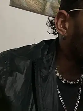 Snapshot of liyamjunior chatting on February 25, 5:39 am liyamjunior online show from February 25, 5:39 am