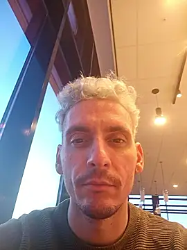 Rayzel White online show from January 17, 4:00 pm