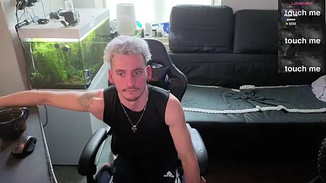 Rayzel White online show from February 7, 2:10 pm