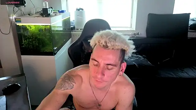 Rayzel White online show from May 23, 4:33 pm