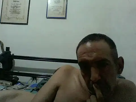 Snapshot of guevo14cm3 chatting on February 16, 2:40 am guevo14cm3 online show from February 16, 2:40 am