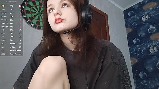 Snapshot of GameToiler chatting on April 24, 9:12 am GameToiler online show from April 24, 9:12 am
