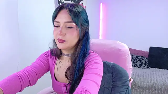 dollmeow online show from April 14, 1:11 am