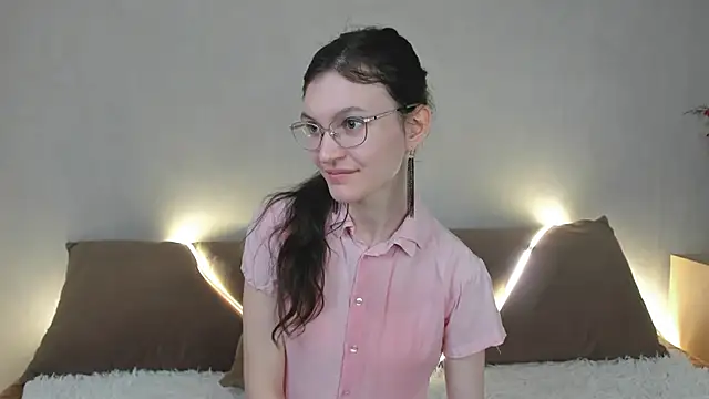 ThoraMarola online show from March 26, 5:13 am