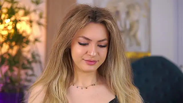 NayaQuinn online show from February 3, 7:19 pm