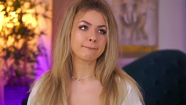 NayaQuinn online show from February 5, 7:18 pm