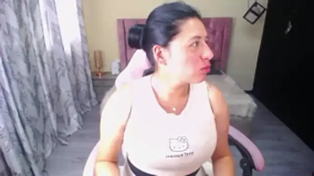 Snapshot of keileen_luna chatting on April 21, 8:12 pm keileen luna online show from April 21, 8:12 pm