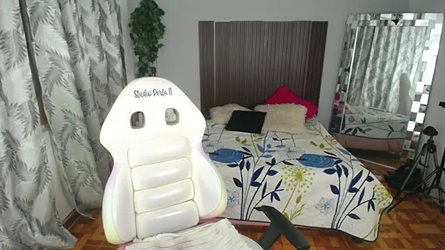 Snapshot of keileen_luna chatting on May 23, 12:42 pm keileen luna online show from May 23, 12:42 pm