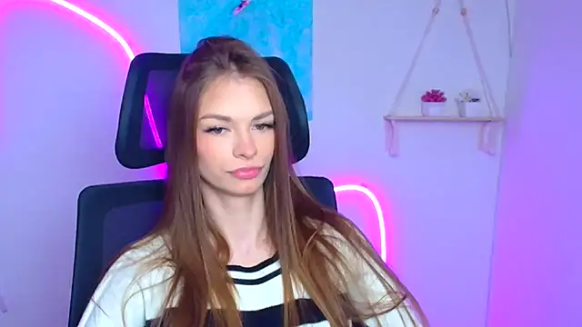 Snapshot of Lina_Loveuu chatting on February 26, 12:37 pm Lina Loveuu online show from February 26, 12:37 pm