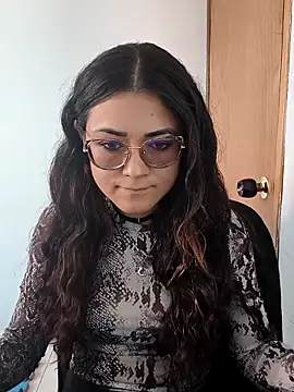 Snapshot of Freyarosse chatting on March 3, 2:34 pm Freyarosse online show from March 3, 2:34 pm