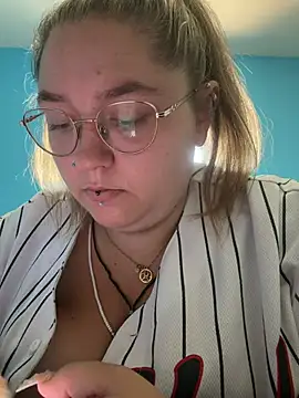 Snapshot of _maracr19_ chatting on July 7, 11:47 am maracr19 online show from July 7, 11:47 am