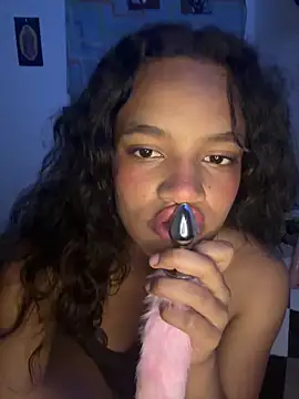 Snapshot of Nyxx_Velariia chatting on April 7, 5:08 am Nyxx Velariia online show from April 7, 5:08 am