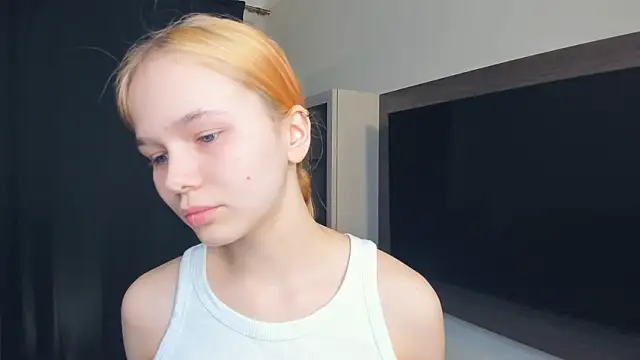 OwlLynn online show from March 22, 8:40 am