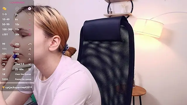 OwlLynn online show from April 26, 9:18 am