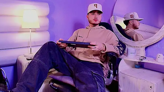 Snapshot of Salvattore_Muller chatting on February 4, 1:22 am Salvattore Muller online show from February 4, 1:22 am