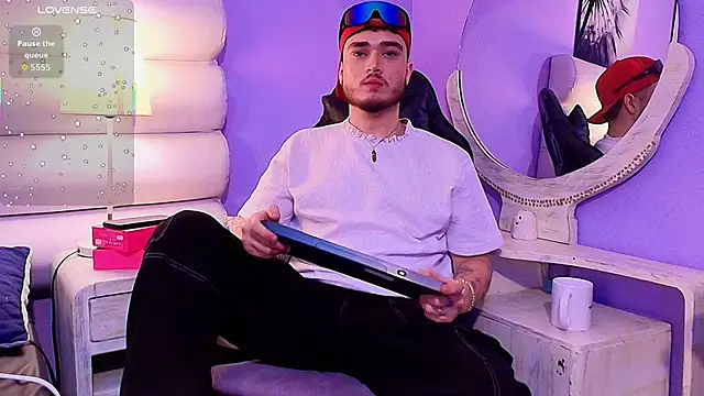 Snapshot of Salvattore_Muller chatting on February 12, 8:37 pm Salvattore Muller online show from February 12, 8:37 pm