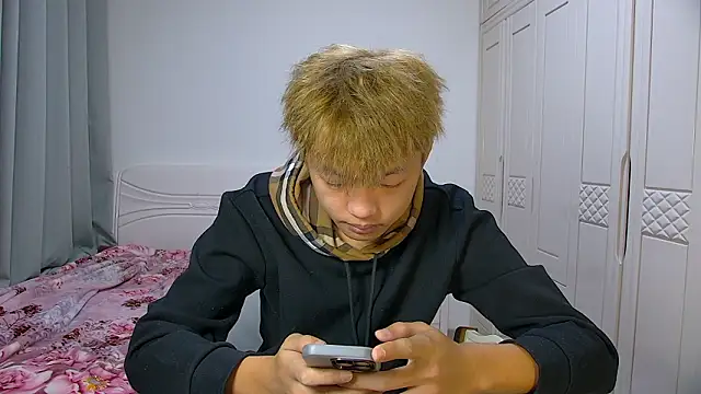 Chocolates-001 online show from February 8, 10:51 am