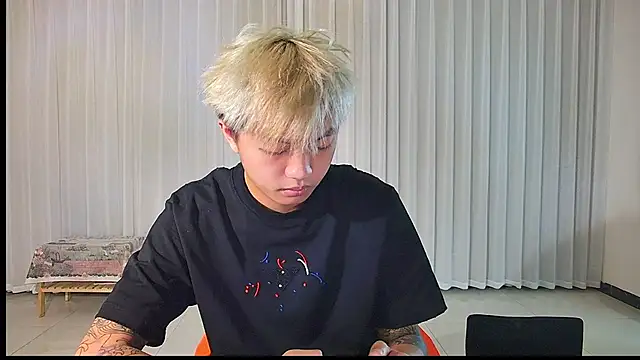 Chocolates-001 online show from April 8, 8:58 am