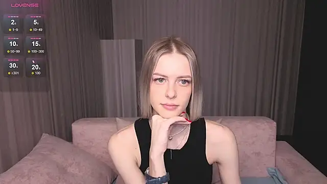 Snapshot of kittie_like18 chatting on April 30, 1:01 am kittie like18 online show from April 30, 1:01 am