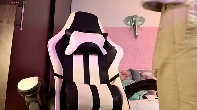 Dulce Stormy online show from February 10, 12:09 pm