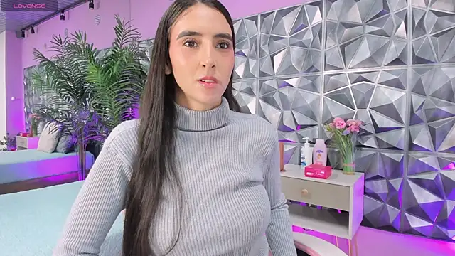 Snapshot of Itzel_Geneva chatting on May 14, 1:29 pm Itzel Geneva online show from May 14, 1:29 pm