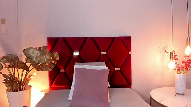 TessaMonroee online show from March 28, 6:18 pm