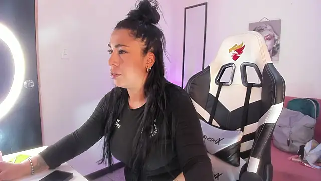 Snapshot of Xiomara_as chatting on February 7, 1:04 pm Xiomara as online show from February 7, 1:04 pm