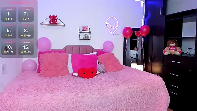 Nina curves online show from February 12, 7:20 pm