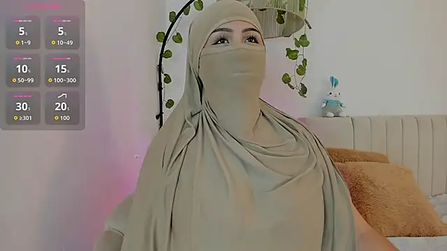 Snapshot of _Amirah chatting on May 7, 4:01 pm Amirah online show from May 7, 4:01 pm