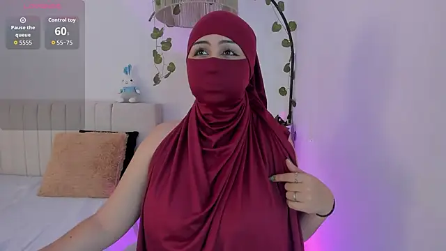 Snapshot of _Amirah chatting on May 19, 6:47 pm Amirah online show from May 19, 6:47 pm