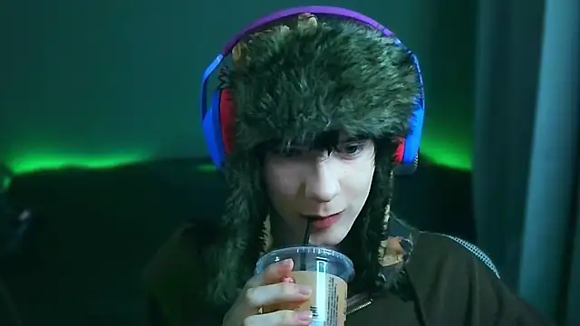 Snapshot of LeonBoykisser chatting on January 14, 4:34 pm LeonBoykisser online show from January 14, 4:34 pm