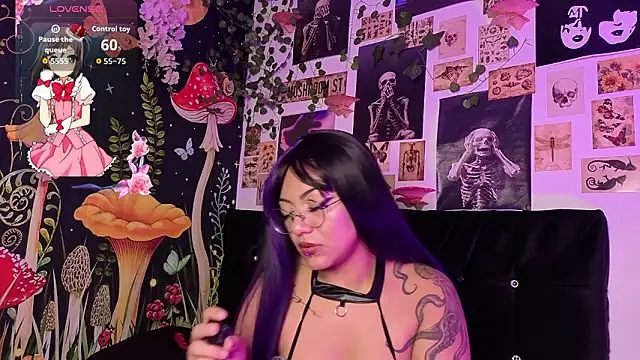 victoriia thompson online show from March 5, 8:05 pm