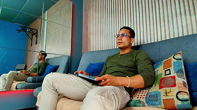 Vans Ross online show from March 12, 7:20 pm