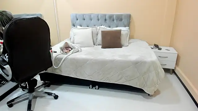 Bela Craxkerr online show from March 15, 11:49 am