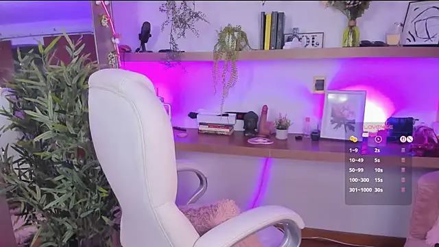 Snapshot of _Lorraine_v chatting on June 17, 8:54 pm Lorraine v online show from June 17, 8:54 pm