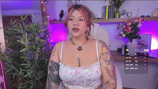 Snapshot of _Lorraine_v chatting on June 23, 9:35 pm Lorraine v online show from June 23, 9:35 pm