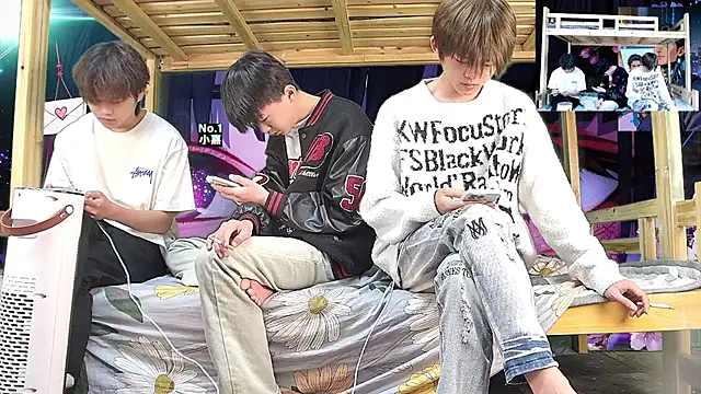 xiaohuangren01 online show from March 6, 4:53 am